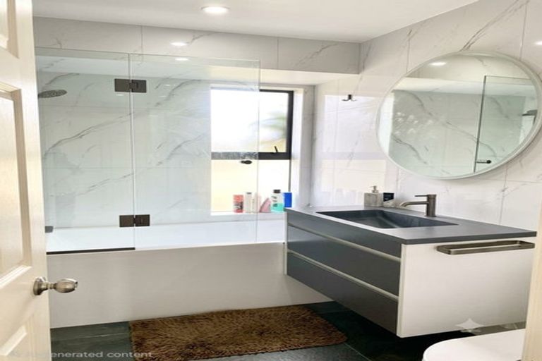 Photo of property in 12 Chadlington Avenue, Henderson, Auckland, 0612