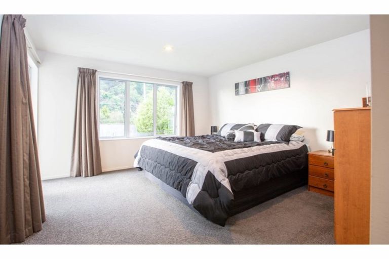 Photo of property in 3 Tussock Place, Stoke, Nelson, 7011