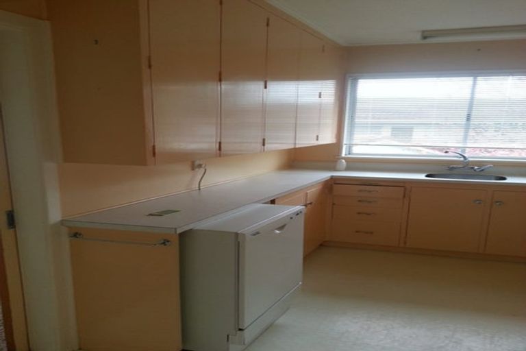 Photo of property in 73 Mellons Bay Road, Mellons Bay, Auckland, 2014