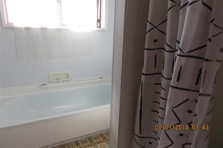 Photo of property in 4 Helleur Road, Massey, Auckland, 0614