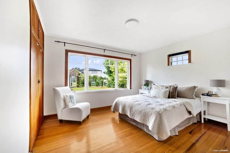Photo of property in 7 Gloria Avenue, Te Atatu Peninsula, Auckland, 0610