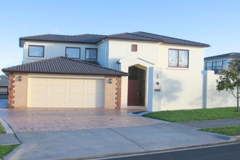 Photo of property in 5 Courtneys, West Harbour, Auckland, 0618