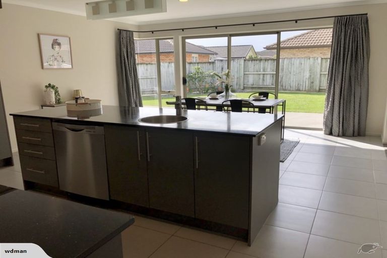Photo of property in 2 Sophies Way, Papamoa Beach, Papamoa, 3118