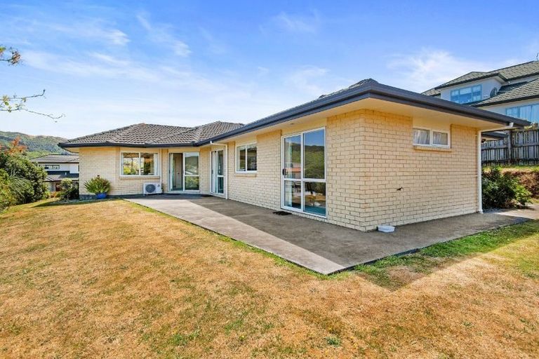 Photo of property in 3 Pikitanga Close, Tawa, Wellington, 5028