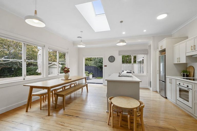 Photo of property in 66 Paynters Avenue, Strandon, New Plymouth, 4312