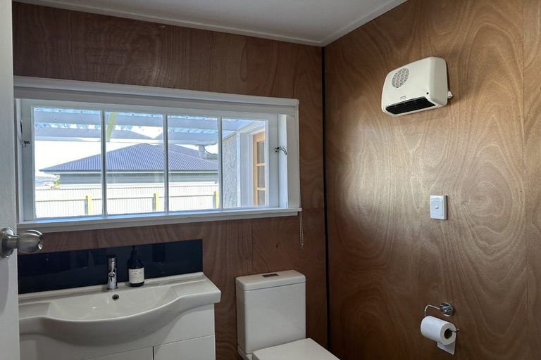 Photo of property in 126 Main Road, Waikanae, 5036