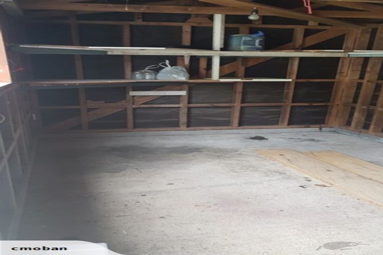 Photo of property in 8b Middlesex Place, Northland, Wellington, 6012