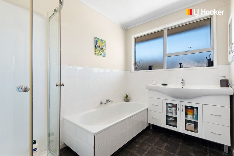 Photo of property in 10 Walton Park Avenue, Fairfield, Dunedin, 9018