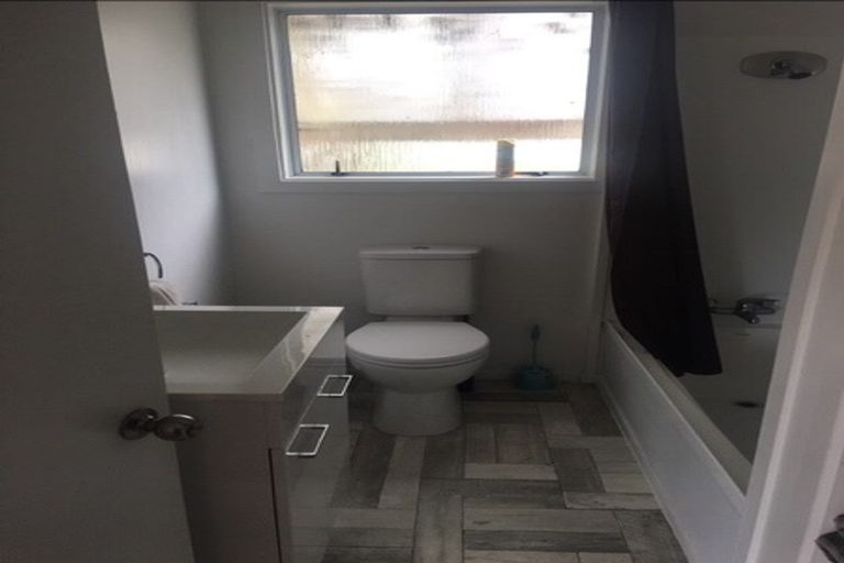 Photo of property in 37 Makiri Street, Helensville, 0800