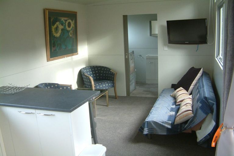 Photo of property in 14 St Peters Street, Northcote, Auckland, 0627