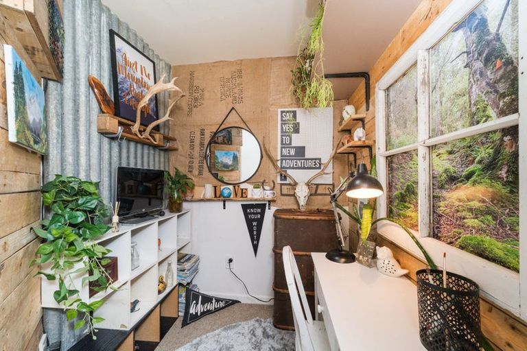 Photo of property in 49 Schnell Drive, Kelvin Grove, Palmerston North, 4414