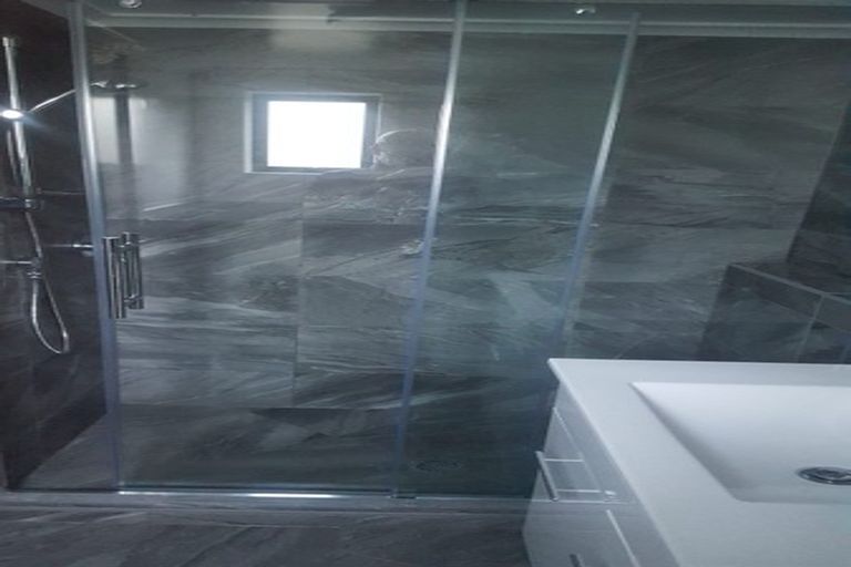 Photo of property in 24 Tamahere Drive, Glenfield, Auckland, 0629