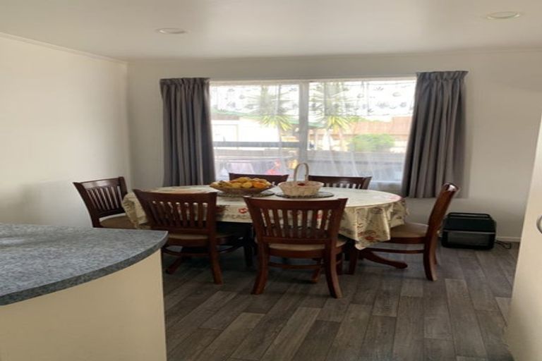 Photo of property in 2 Lansdown Place, Papakura, 2110