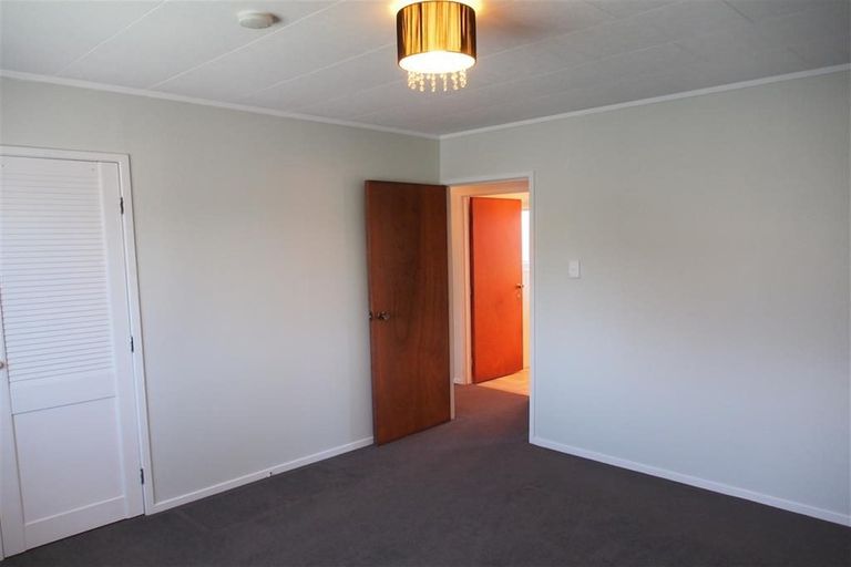 Photo of property in 8 Katrina Place, Massey, Auckland, 0614