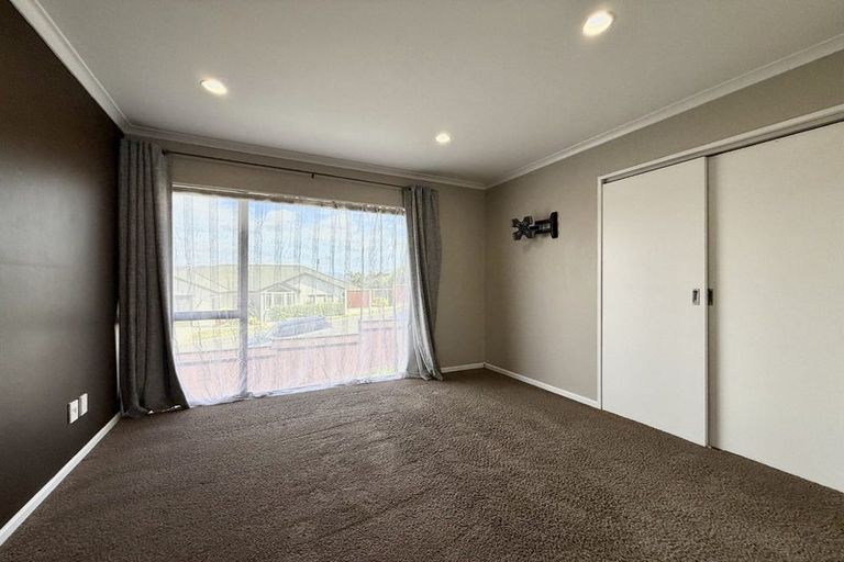 Photo of property in 2 Opurere Grove, Tirohanga, Lower Hutt, 5010