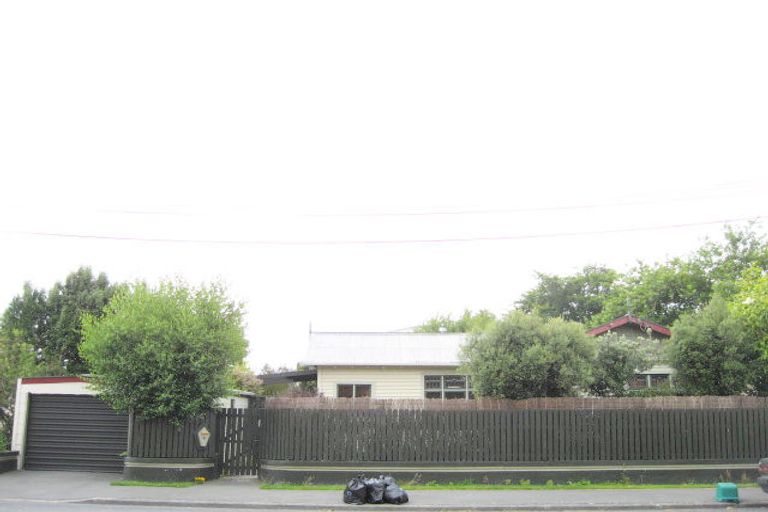 Photo of property in 12 Packe Street, Edgeware, Christchurch, 8013