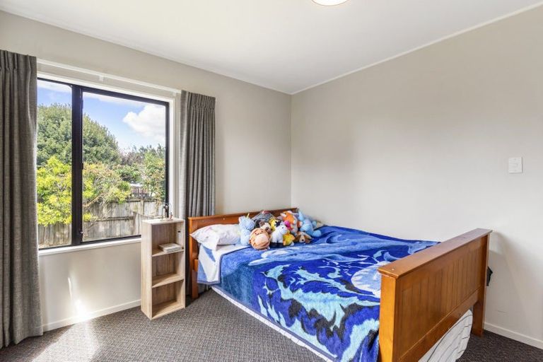 Photo of property in 17 Oakmont Place, Wattle Downs, Auckland, 2103