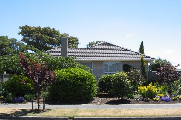 Photo of property in 4 Elder Place, Parklands, Christchurch, 8083