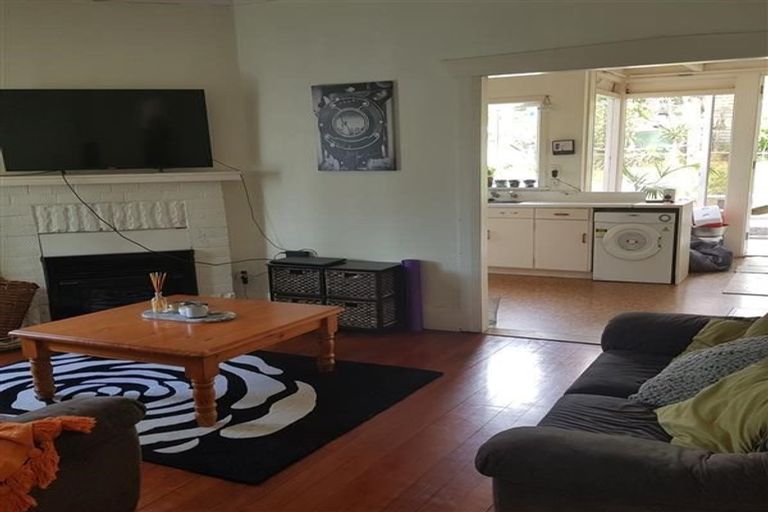 Photo of property in 48 Kiwi Road, Point Chevalier, Auckland, 1022