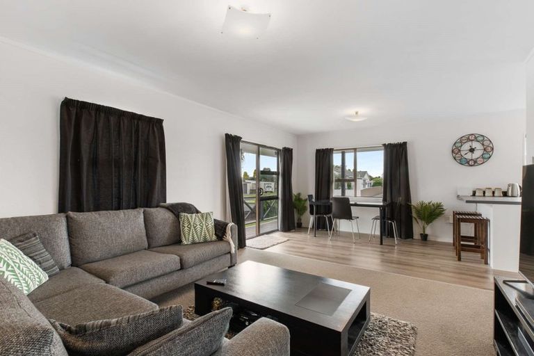 Photo of property in 24a Edgewater Parade, Waiuku, 2123