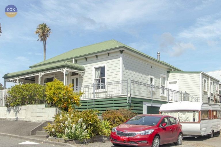 Photo of property in 27 Napier Terrace, Hospital Hill, Napier, 4110