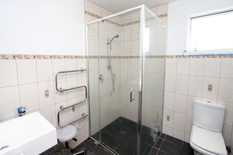 Photo of property in 22 Glennandrew Drive, Half Moon Bay, Auckland, 2012