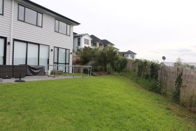 Photo of property in 79 Maka Terrace, Orewa, 0931