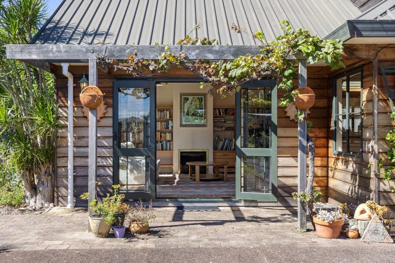 Photo of property in 40a St Michaels Avenue, Point Chevalier, Auckland, 1022
