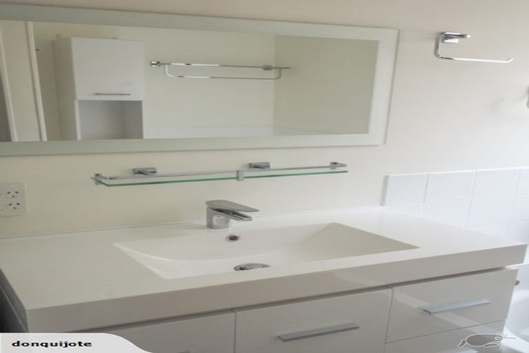 Photo of property in 164 Sunset Road, Unsworth Heights, Auckland, 0632