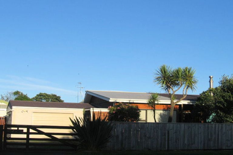 Photo of property in 1 Aaron Court, Paraparaumu Beach, Paraparaumu, 5032