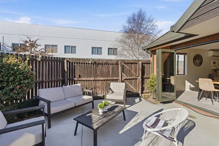 Photo of property in 3/118a Sawyers Arms Road, Northcote, Christchurch, 8052