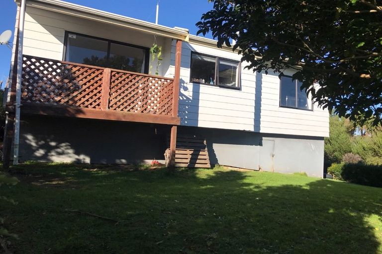 Photo of property in 14a Warrington Grove, Newlands, Wellington, 6037