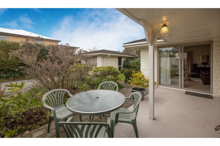 Photo of property in 2/2a Chilcombe Street, Ilam, Christchurch, 8041