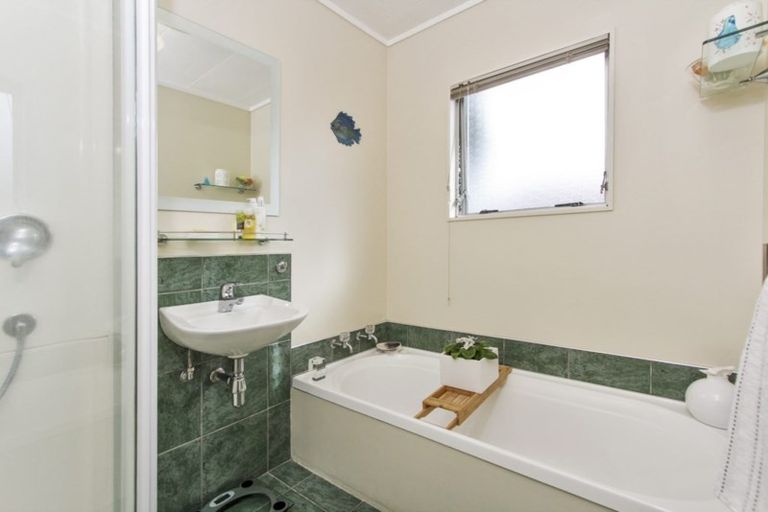 Photo of property in 2/46 Brandon Road, Glen Eden, Auckland, 0602