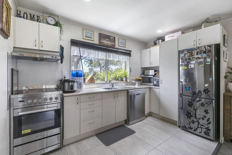Photo of property in 17 Kora Avenue, Ranui, Auckland, 0612