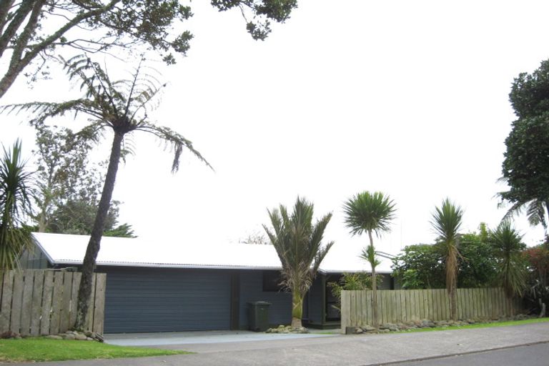 Photo of property in 73 Mcfarlane Street, Oakura, 4314