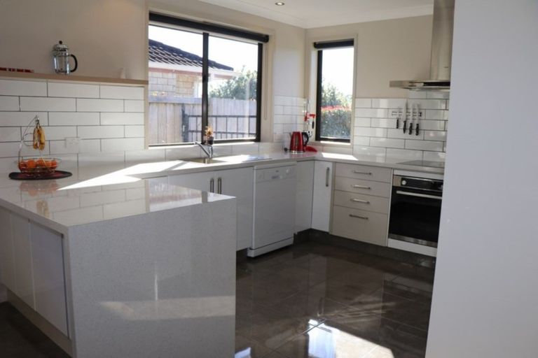 Photo of property in 18 Waipuna Grove, Welcome Bay, Tauranga, 3112