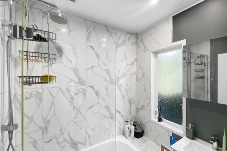 Photo of property in 28 Merriefield Avenue, Forrest Hill, Auckland, 0620