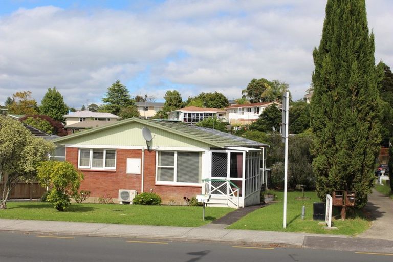 Photo of property in 2/34 Chartwell Avenue, Glenfield, Auckland, 0629