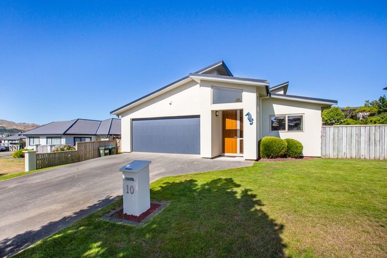 Photo of property in 10 Routeburn Avenue, Aotea, Porirua, 5024