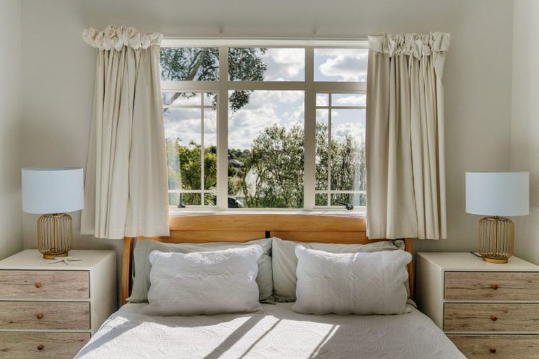 Photo of property in 19 Evelyn Road, Cockle Bay, Auckland, 2014