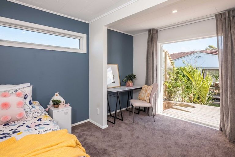 Photo of property in 9 Nugget Grove, Raumati Beach, Paraparaumu, 5032