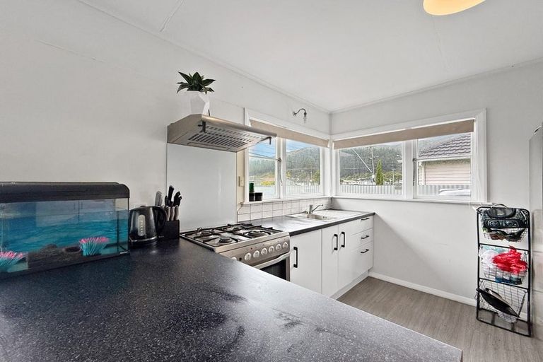 Photo of property in 32 Norfolk Street, Wainuiomata, Lower Hutt, 5014