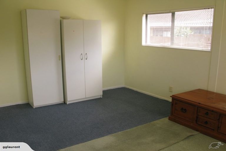 Photo of property in 8 Jillteresa Crescent, Half Moon Bay, Auckland, 2012