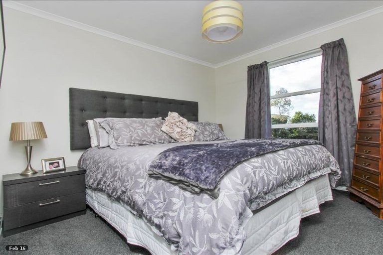 Photo of property in 11 Allington Road, Massey, Auckland, 0614