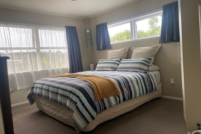 Photo of property in 1/35 Kaipatiki Road, Glenfield, Auckland, 0629