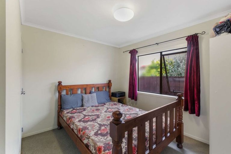 Photo of property in 22 Kittyhawk Place, Melville, Hamilton, 3206