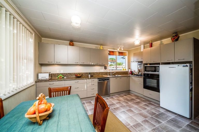 Photo of property in 14 Iredale Road, Hawera, 4610