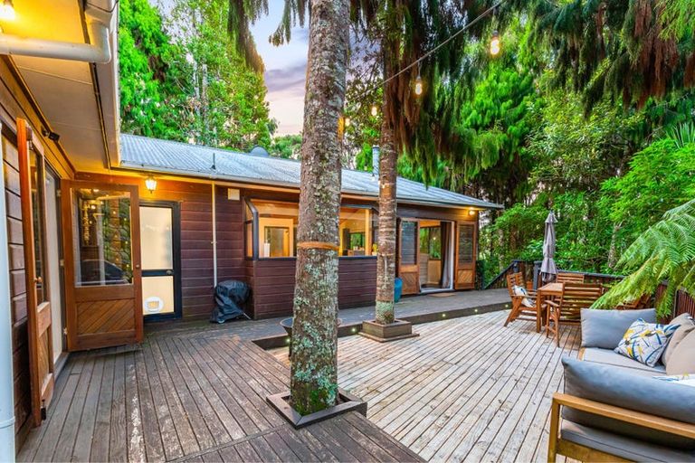 Photo of property in 84 Mountain Road, Henderson Valley, Auckland, 0612