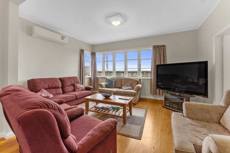 Photo of property in 38 Marine Parade, Otaki Beach, Otaki, 5512